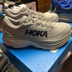 New in Box Men’s Hoka Shoes Size 11 Gray Bondi 8